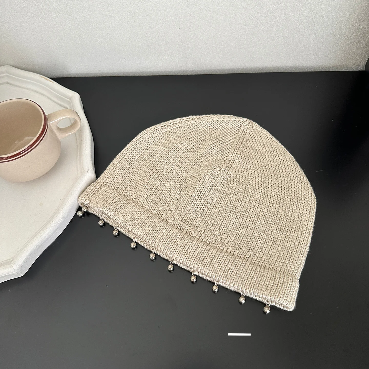 シンプルなニット帽【冬用・フリンジ付き・丸型キャップ】（セットアップ対応）の実用性とファッションへの影響