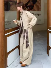 おしゃれで快適！カーキ色の工装ジャケットとワイドパンツ（セットアップ対応）