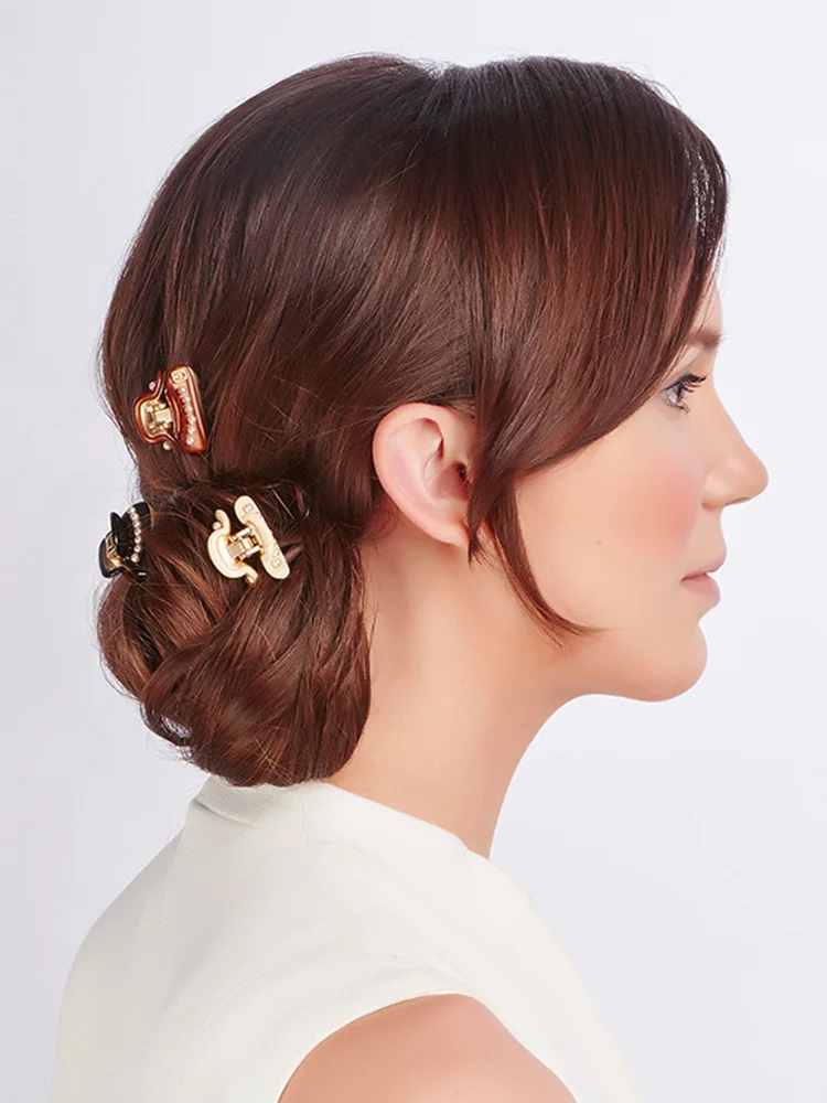 きれいめコーデに合うヘアアクセサリーは、本当に「飾り」なのか？