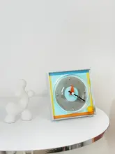 モダンデザインの静音デスククロック【バウハウス風・カラーコントラスト・高級感】