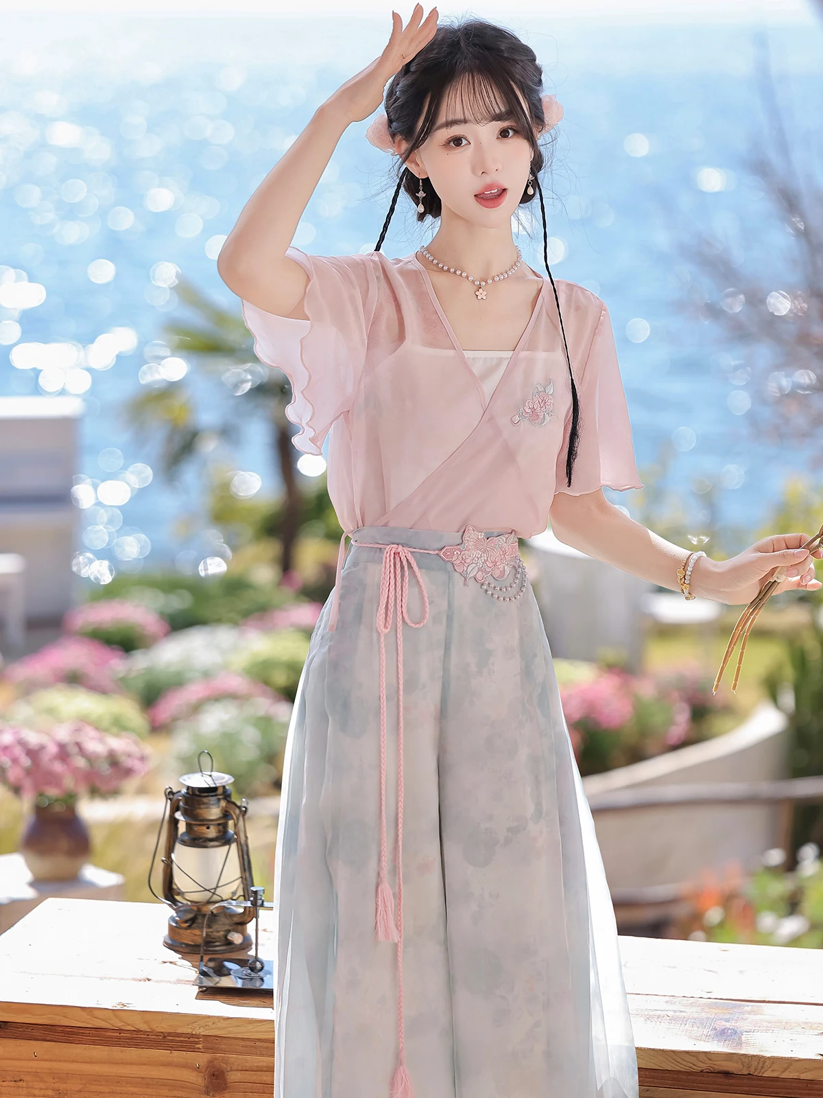 清楚系服は本当に通勤に使えるのか？中国風改良漢服が解決する日常のズレ