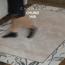 高級感あるフレンチスタイルラグ カウチソファ用【クリーム風・毛足の長い・暖房対応・無ホルムアルデヒド】