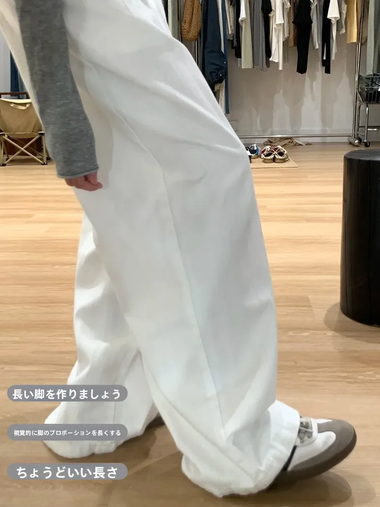 綿麻素材のワイドレッグパンツはオフィスカジュアルシーンで快適性とスタイルを両立できるのか