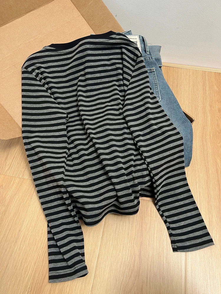 ボーリングシャツのコーデで失敗しない方法は？李柒七のボーダー柄ロングスリーブTシャツが解決する