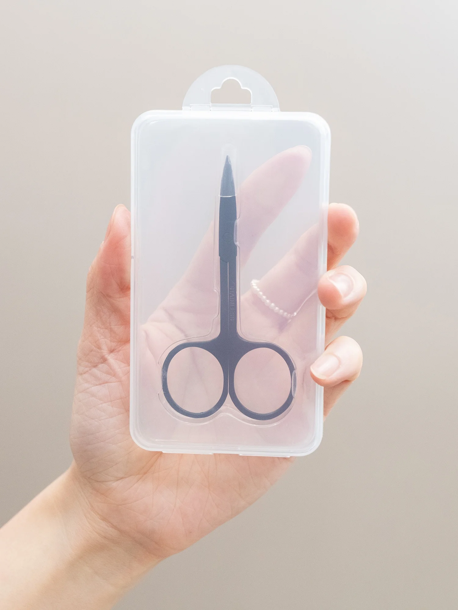 眉毛カットの道具って本当に必要なの？それとも使い捨てでいいの？