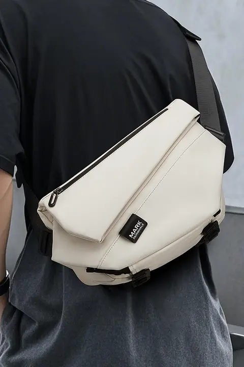 上質な男士用ショルダーバッグ【斜め掛け・機能的デザイン・バイク用・小型】