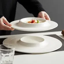 西洋料理の皿 一人用 創意 特徴 陶器 高い美しさ