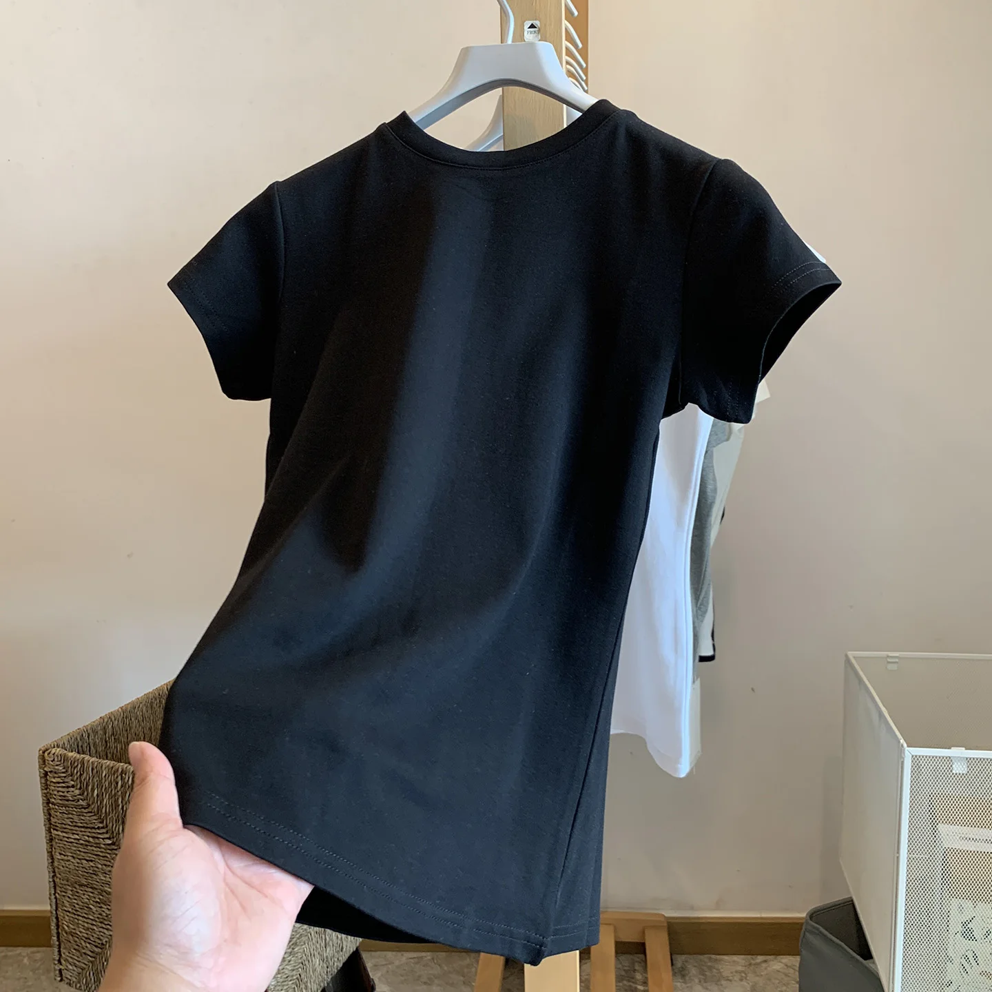 夏の1着で完璧なスタイルを手に入れるには？高級感のあるコットン短袖Tシャツの選び方