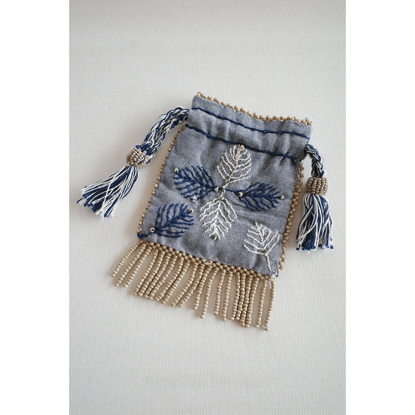 EDCグッズとしての「青いエジプト刺繍ビーズポーチ」は、本当に必要なのか？