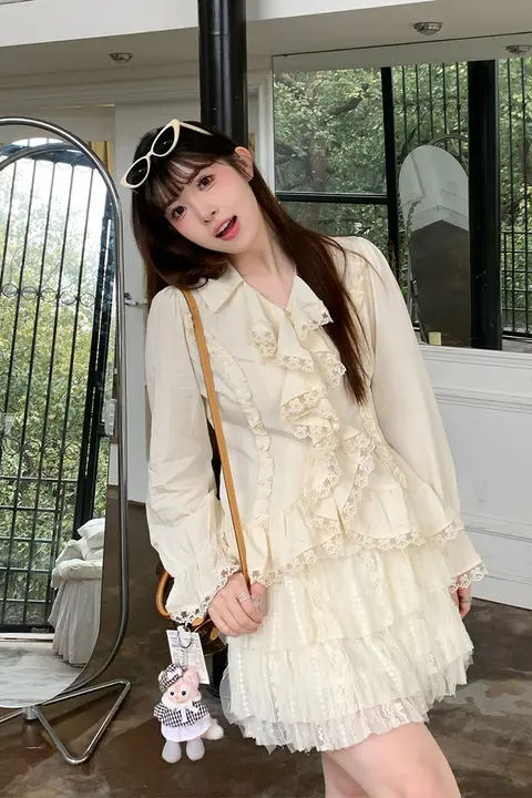 フレアスリーブシャツとレーススカートの春季新作コーディネート（セットアップ対応）