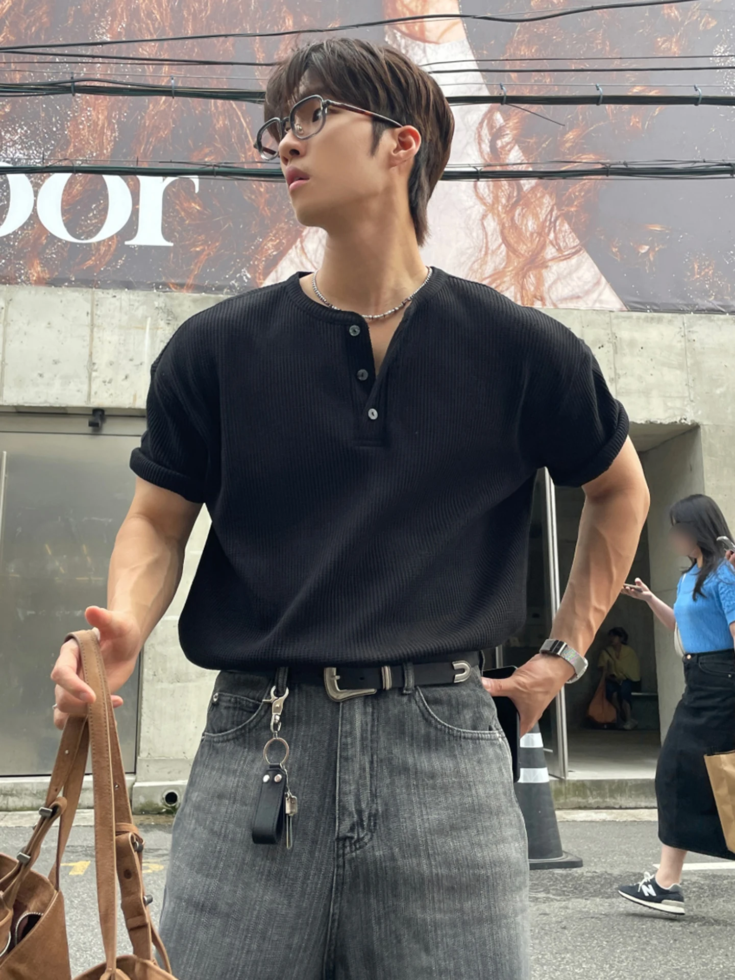 亀甲デザインのヘンリーネックTシャツ【黒・夏用・ゆったりフィット・カジュアル】