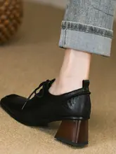 快適な黒のスクエアトゥミドルヒールパンプス【本革・太ヒール・深めのデザイン】