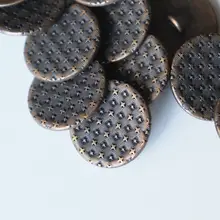 触れるテクスチャーの金属製星形ボタン【ブラスカラー・デザインボタン】