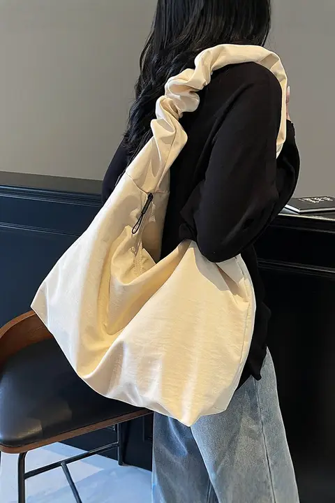 シンプルなカジュアルショッピングバッグ【大容量・キャンバストート・肩掛け対応】