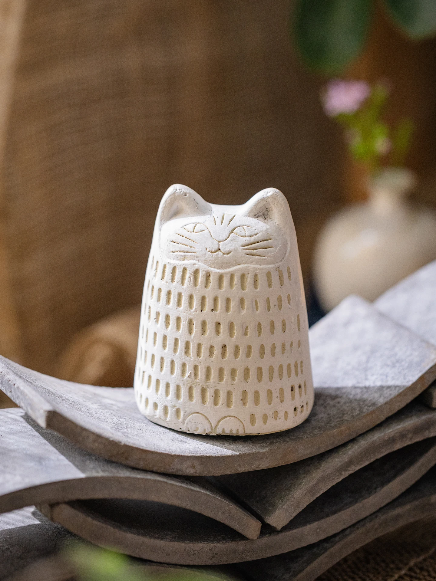 可愛いミニ猫デザインのデスクトップ装飾品：おしゃれで人気の招き猫雑貨