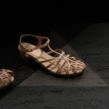 デザイン性のあるレトロ風ドレープサンダル【本革・中ヒール・レースアップ】