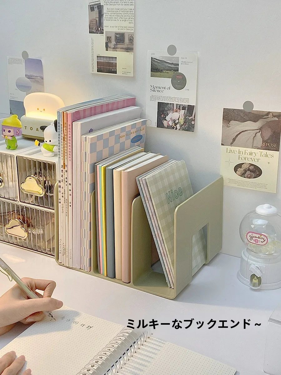 オープンラックで本を収納するなら、どうやって空間を節約するの？