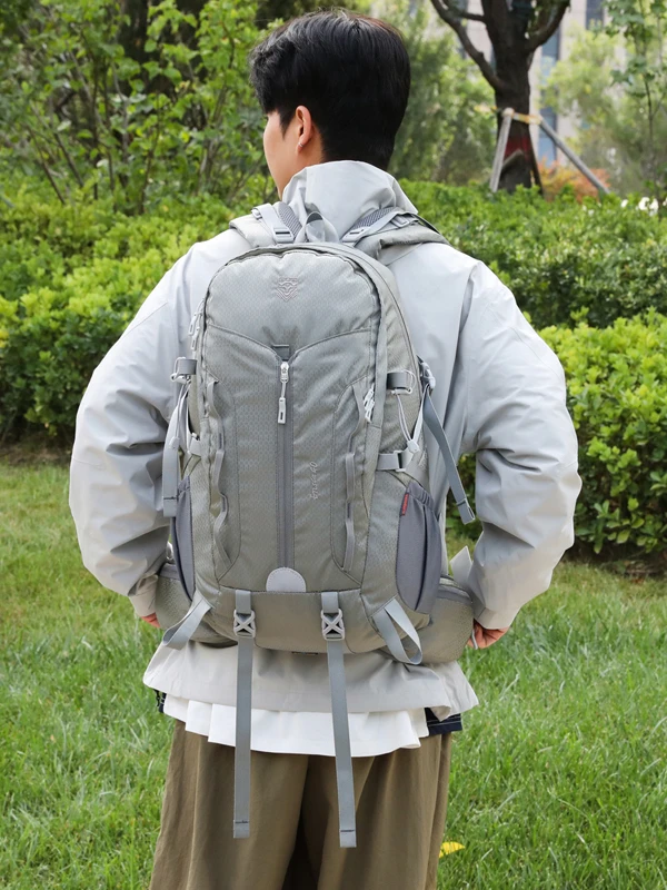 軽量アウトドア登山リュックサック：初心者向けの実用性と機能性を徹底検証
