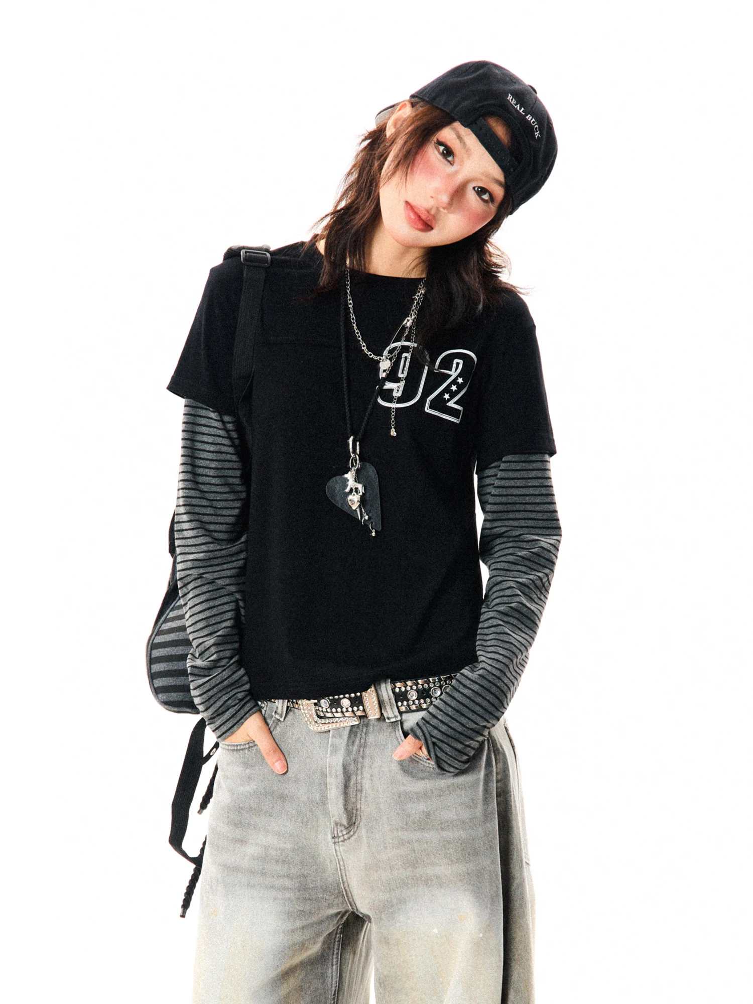 ストライプ柄のTシャツで、日常の無機質さをどう打破する？