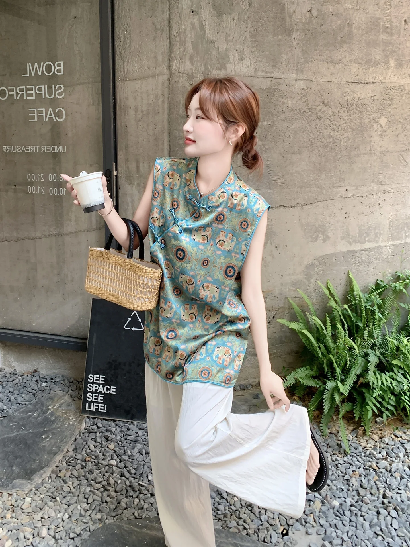中華料理 服装 女性 おすすめ5選：エレガントな日常スタイルを実現するためのファッション提案
