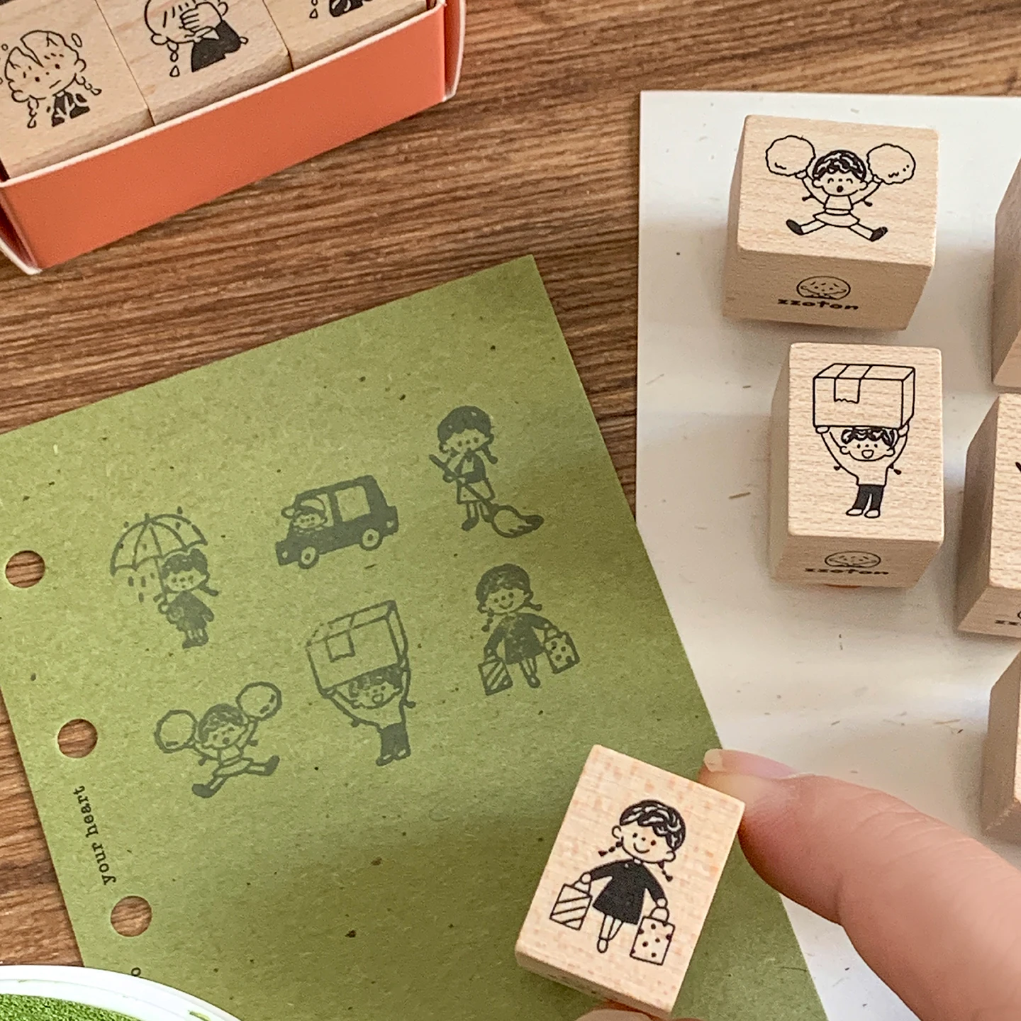 おたまじゃくしの顔とかめの顔、どちらが本当の「かわいさ」なのか？木製スタンプで答えを出す
