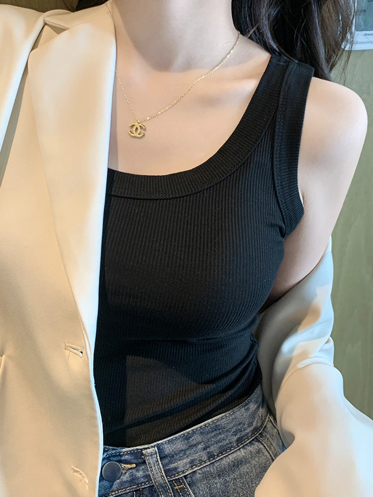 夏服 黒 おすすめ5選：通勤・カジュアル・節約に最適な選び方とは？