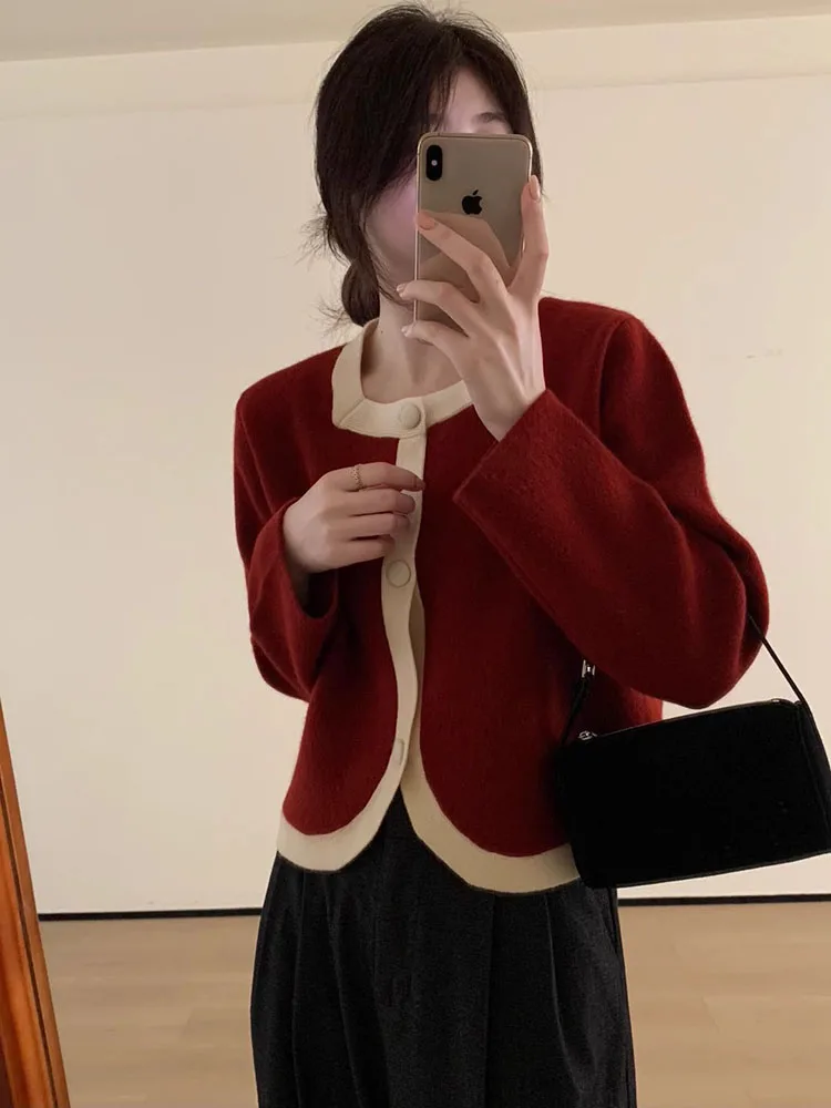 11月上旬に着るべき服は2wayニットか？それともショート丈のカーディガンか？