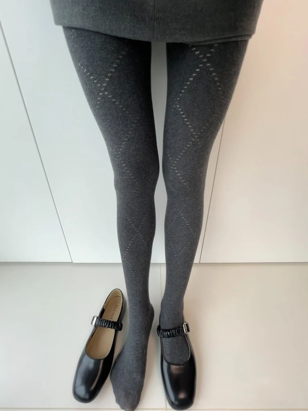ズボン ファッションで悩むなら、大柄チェックパンツが救う理由は？
