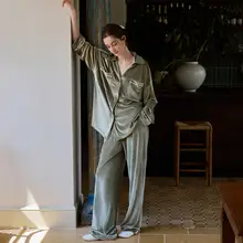 ヴィンテージ感漂う金絲絨のレディースパジャマ【秋冬用・保温・スリムシルエット・極上の柔らかさ】（セットアップ対応）