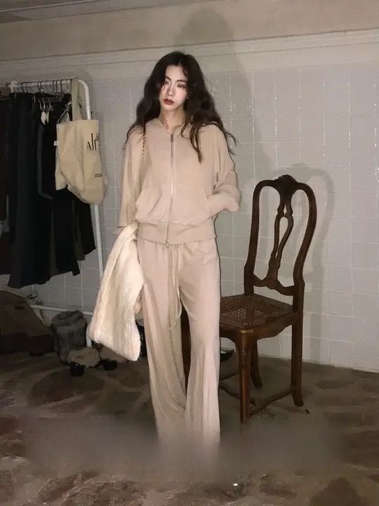 デフロンフード付きジップアップパーカーとストレートパンツ【冬用・スタイル・トレンド】（セットアップ対応）