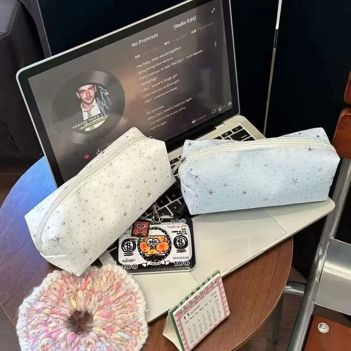 星柄ドットデザインの可愛いペンケース【大容量・ファスナー式】