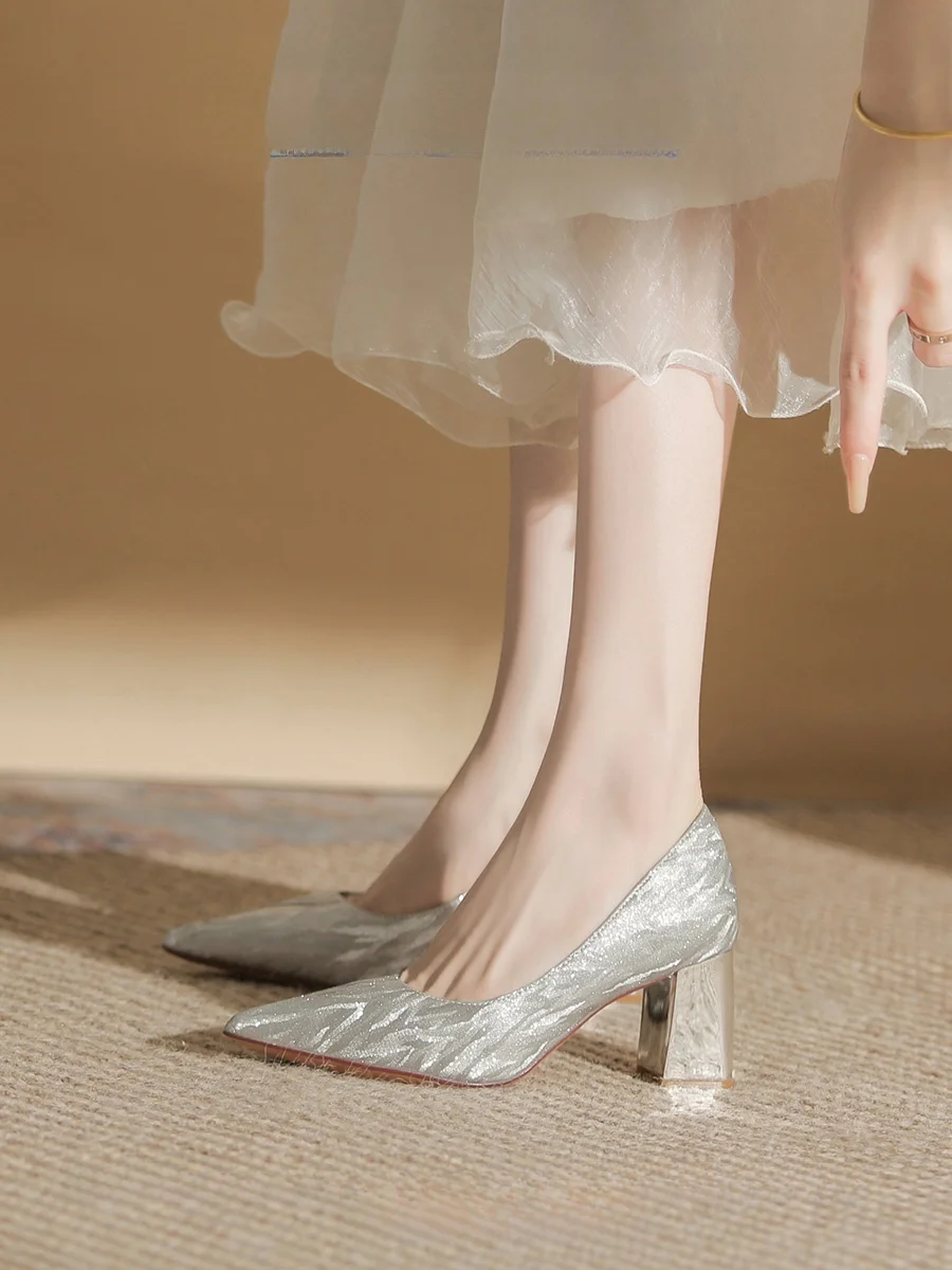 ハイヒールを選ぶときに迷うのは、本当に「美しさ」なのか？