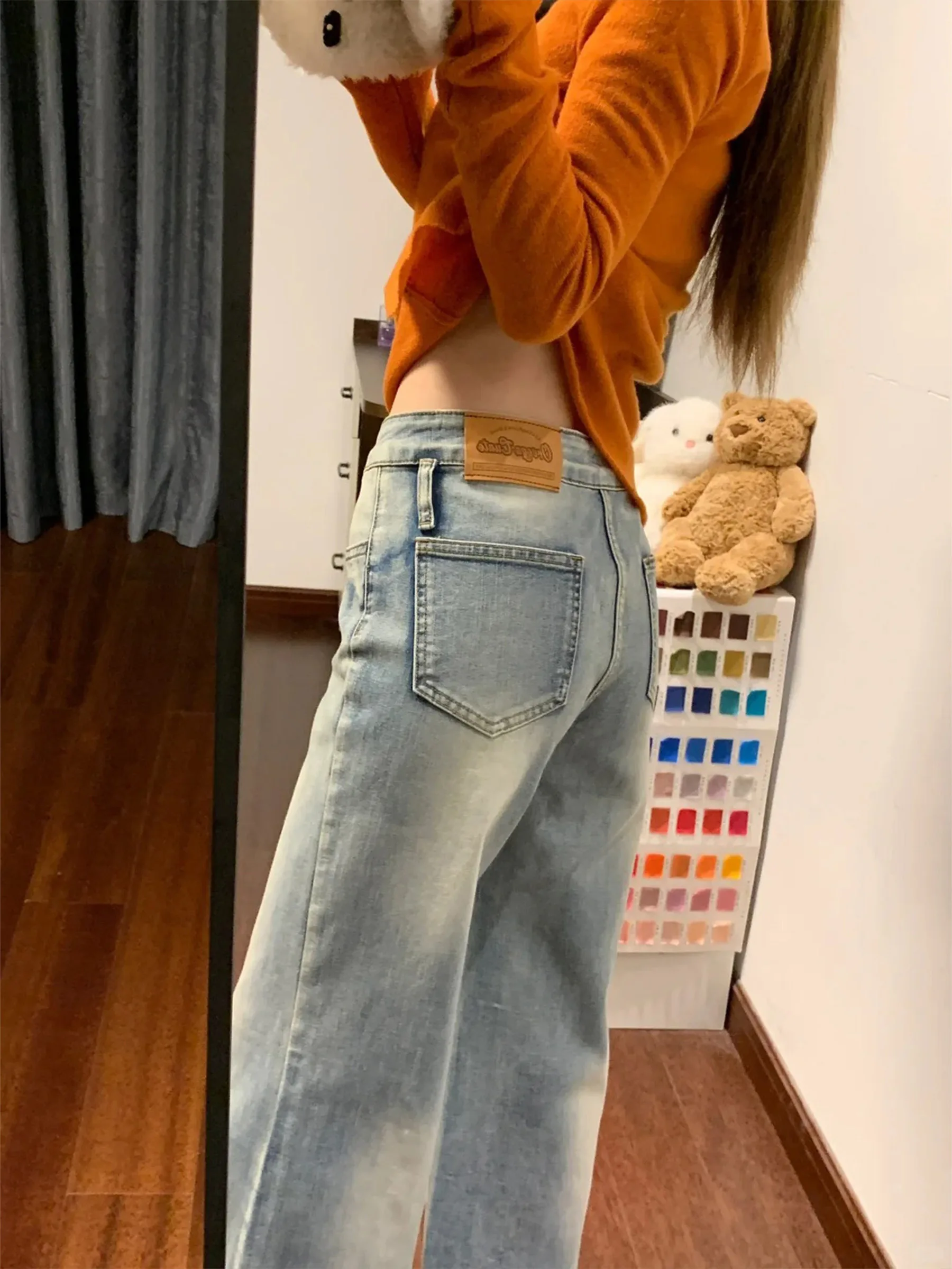 フレアパンツは本当に秋に着るべきなのか？低身長や骨格ストレートの女性に最適なスタイルとは？