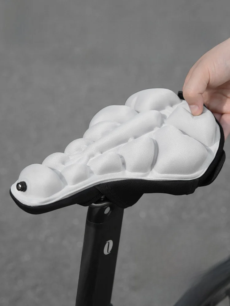 バイクシート高が痛いのはなぜ？TOSUODのサドルカバーが解決するリアルな使い方とは？