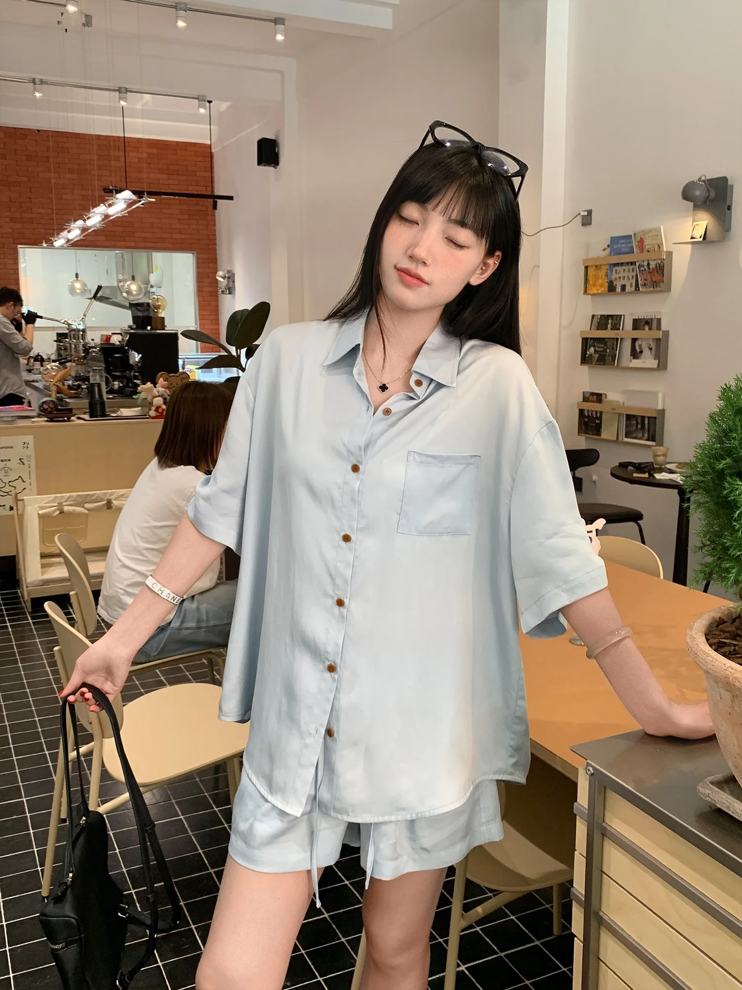 高校生 メンズ コーデ にどんなシャツがおすすめ？柔らかなライセリルの夏用セットアップが今、注目されている