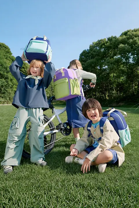 軽量で背中に優しい子供用リュックサック【大容量・男女兼用・小学生向け】