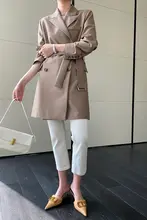 デザインにこだわったダブルブレストの中長丈ジャケット【ウエストリボン付き・上品なコート】