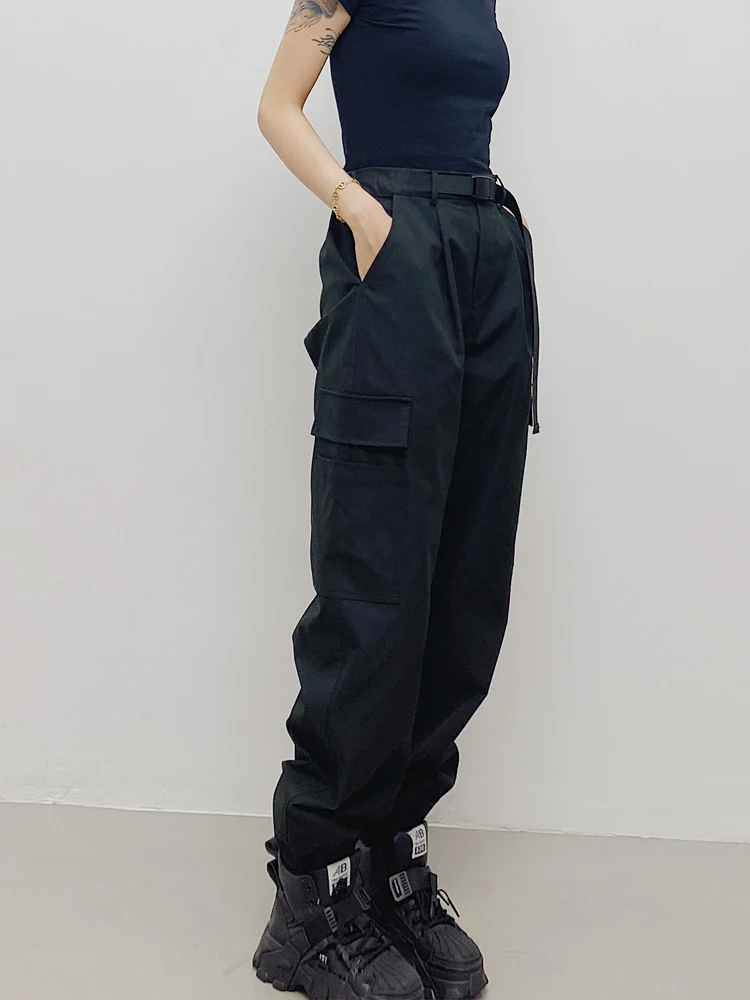 大人可愛いの本質とは？黒色ベルベットパンツで解説