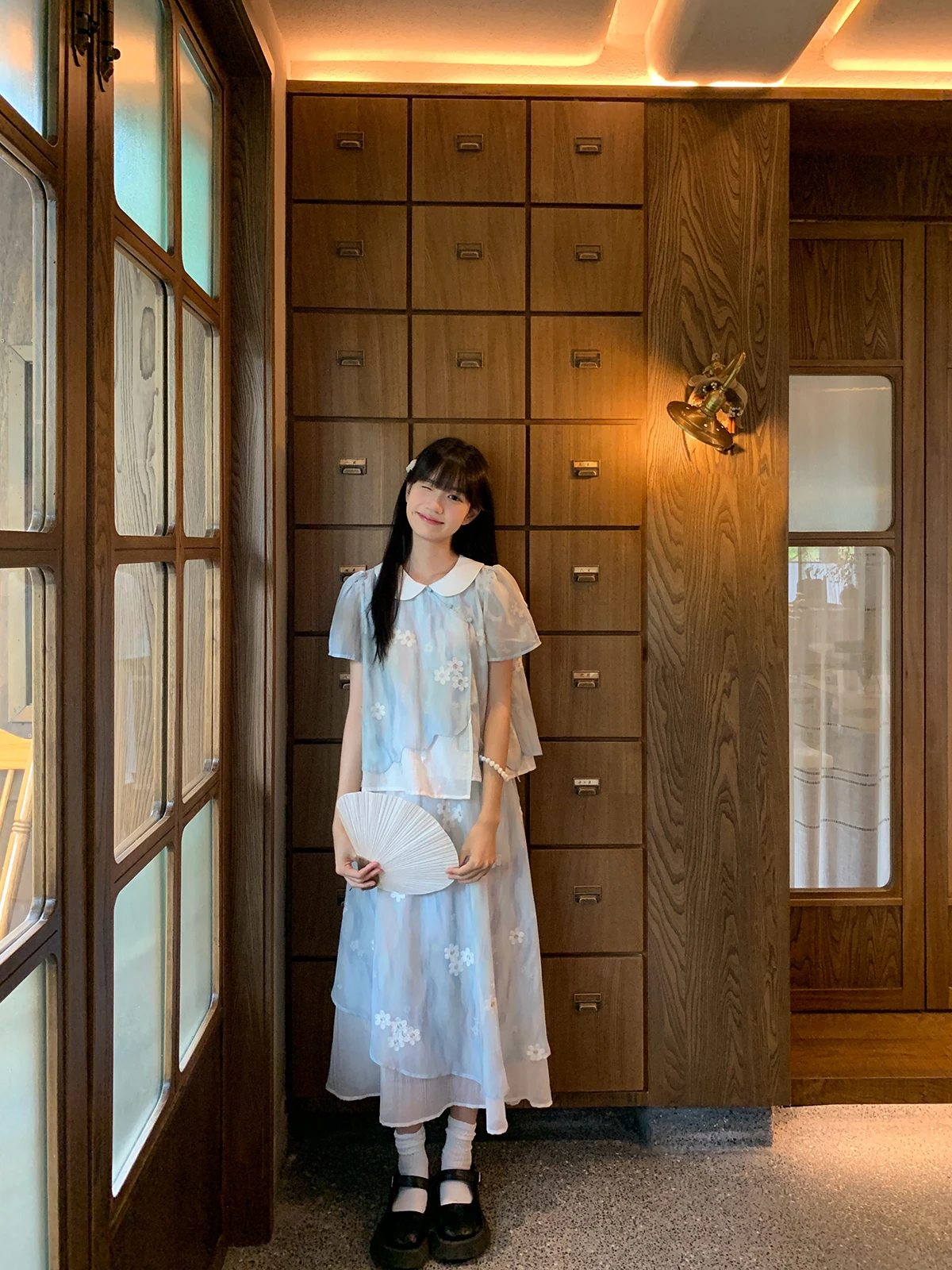 季節別に使えるきれいめコーデの必須アイテムは、夏の「新中式」ブラウスとスカートセット？