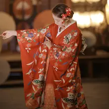 レトロ振袖着物【赤い蝶柄・改良デザイン・女性用・フォト撮影向け】