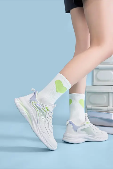 軽量でクッション性抜群！メッシュ通気性のランニングシューズ【学生用・女性用・夏用】