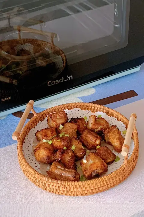 ベトナム製 籐編み収納バスケット【竹製・果物・パン・おかず用・手作りトレイ】