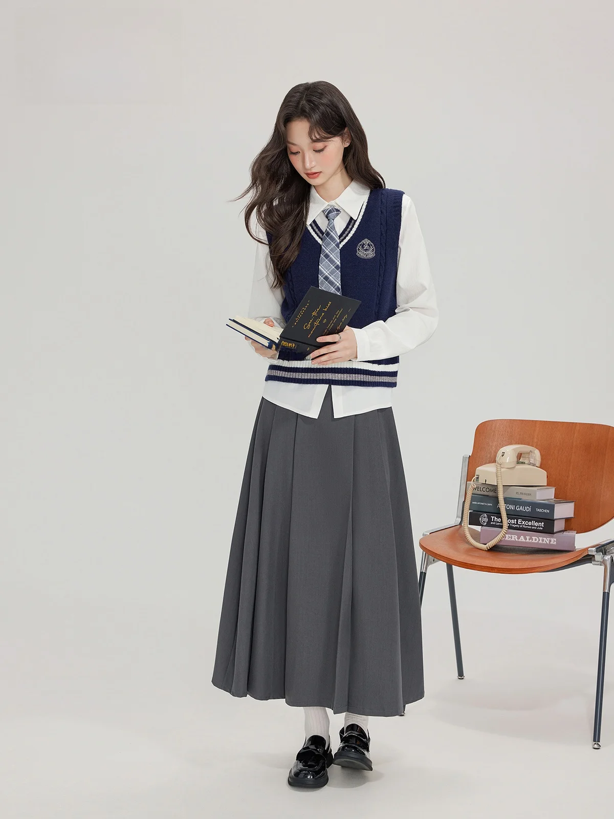 アフタヌーンティーで大学生らしく見える服装は？春の学院風コーデがベストな理由