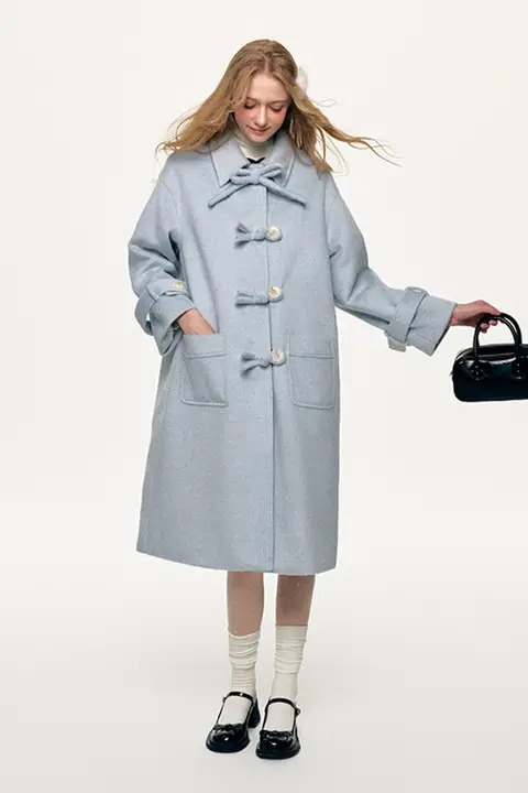 冬季水色の磨毛仕立て ボウタイデザインの中長丈高級ウールコート