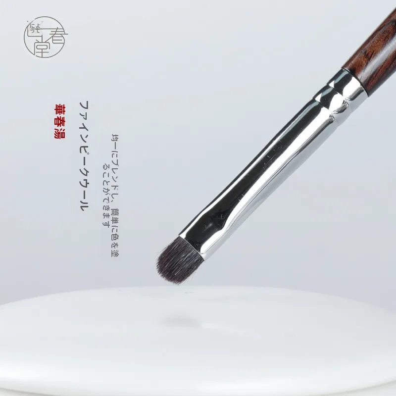 アイシャドウブラシ【中号・ディテールブラシ・グラデーション用】の選び方と実際の使い方