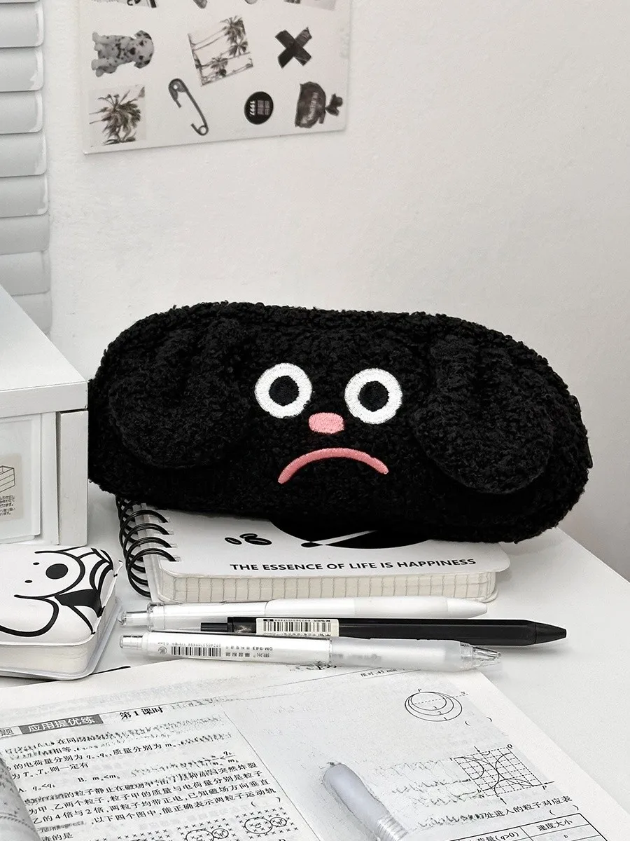 ペンケース レトロ と かわいい 大人 っ ぽい の違いは？学生時代の思い出を今も持つ、可愛いファー製ペンケースの選び方