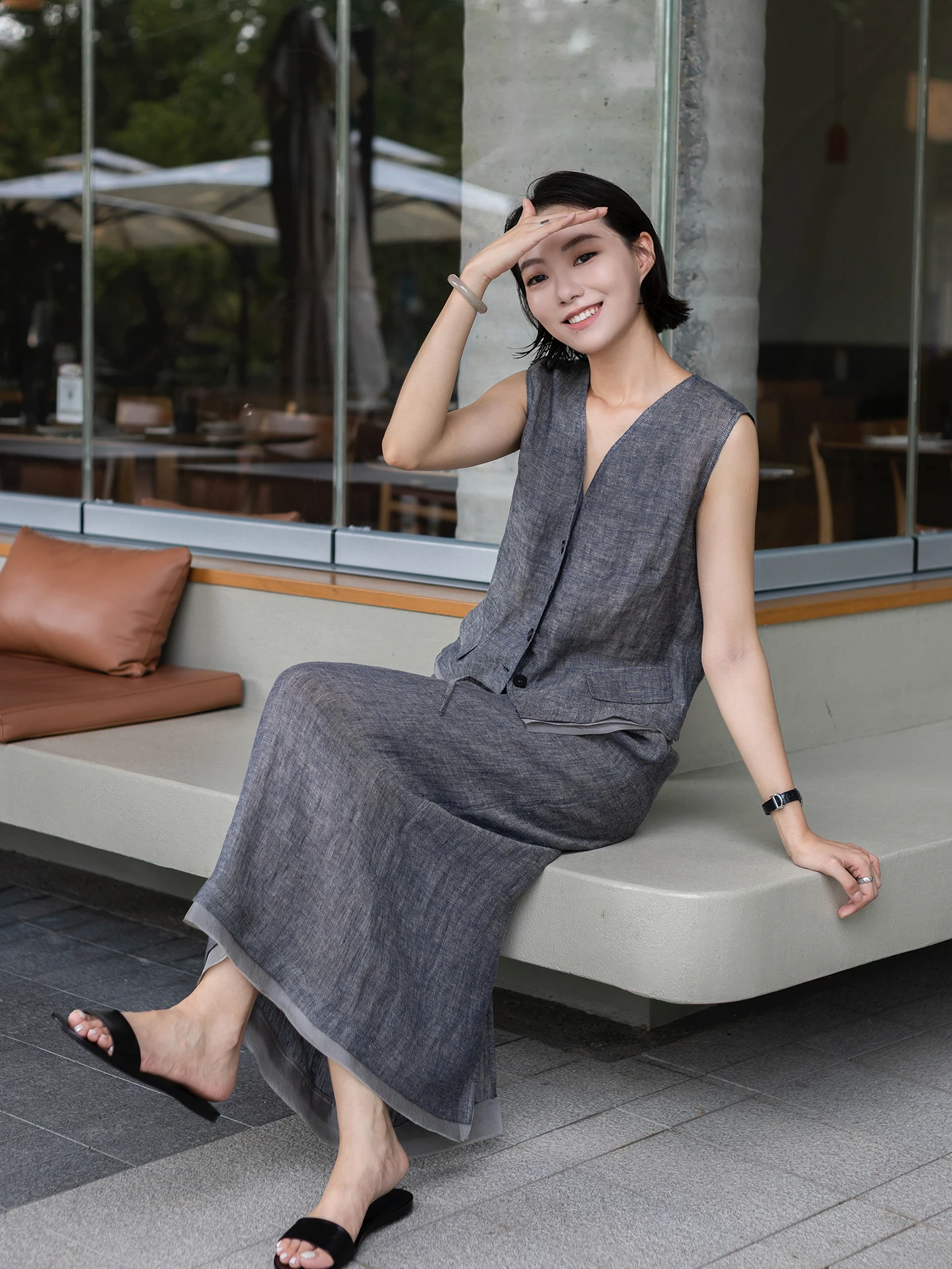 骨格ストレート夏服は本当に必要？中年女性が選ぶ、通気性とスタイルのバランスを取った1着とは