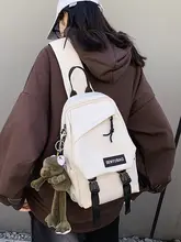 帆布製のスポーツショルダーバッグ【カジュアル・機能的デザイン】