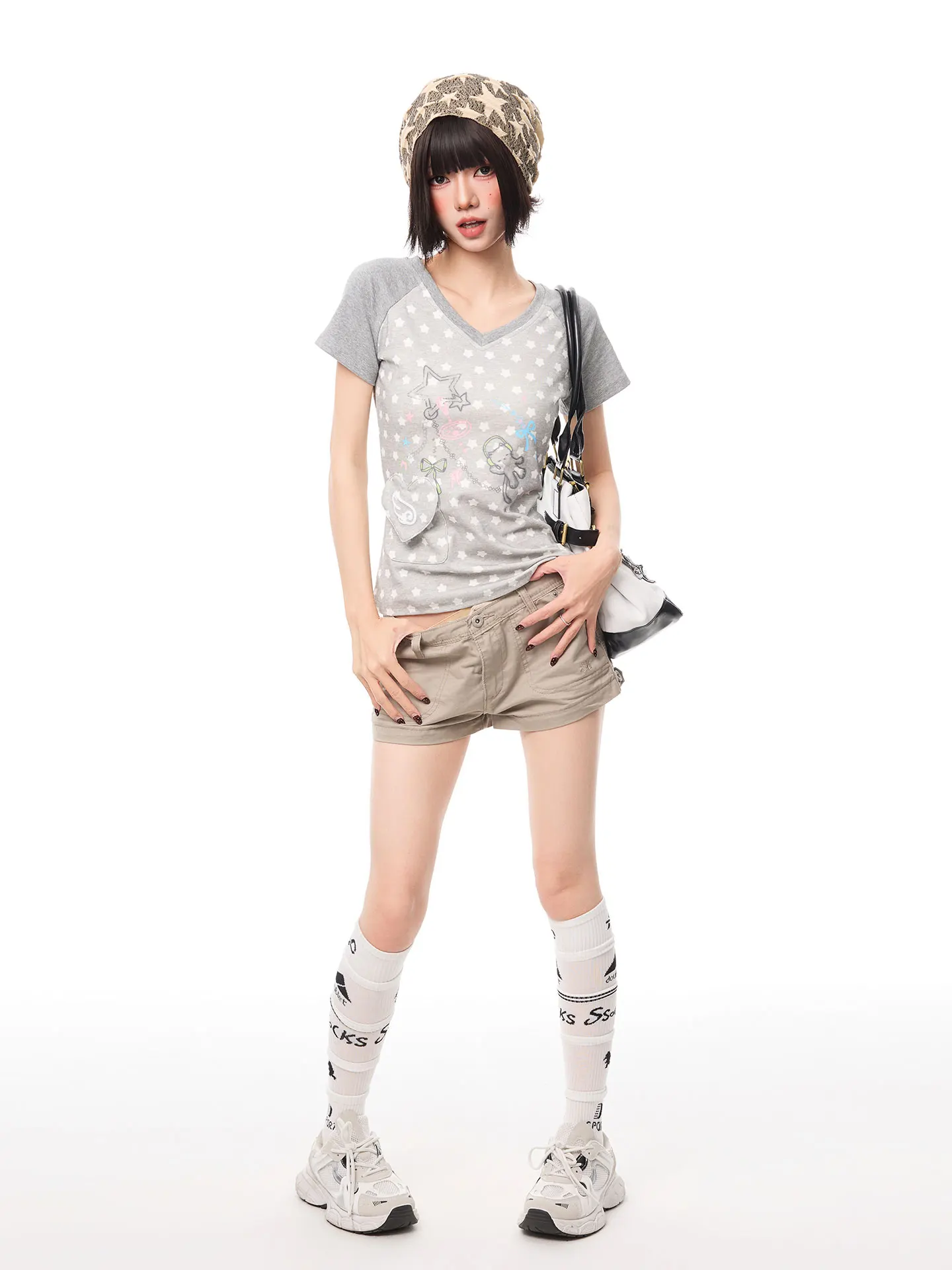 かわいいファッションをどう選ぶ？星柄猫プリントTシャツが夏の日常を彩る理由