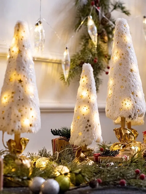 クリスマスツリー プレゼントにどんなものがある？光るピンクの飾りが意外と人気な理由とは